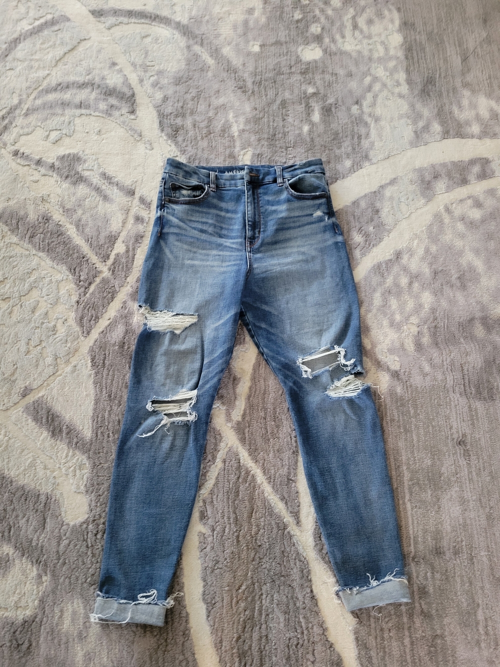 American Eagle Outfitters Distressed Medium Blue High Rise Jeans Size 6 Short